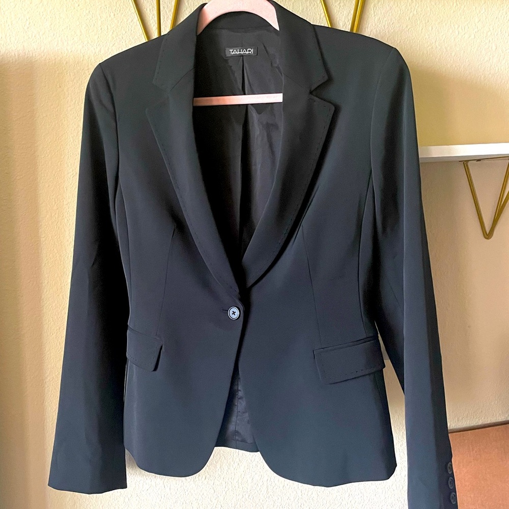 NWOT Tahari (Black Label) one notch blazer, black, size 8
